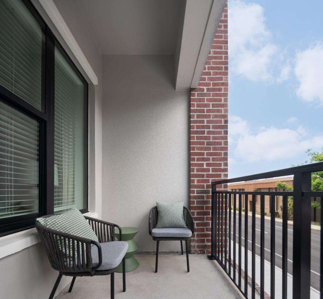 7th&Oak_LuxuryApartments_Balcony_TampaFlorida