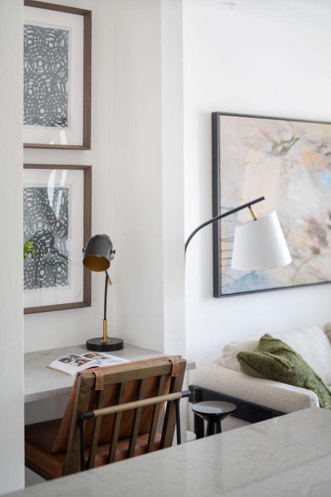 7th&Oak_LuxuryApartments_LivingRoomDesk_TampaFlorida